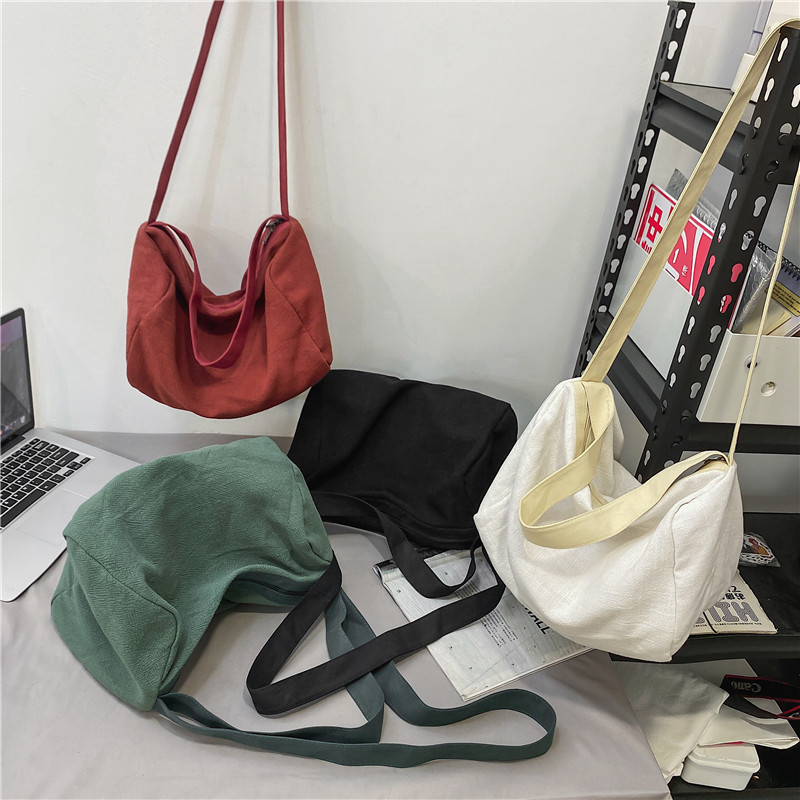 Laid-back casual crossbody bag for women, simple solid color large-capacity single-shoulder bag, Korean style Instagram canvas bag for women Application Scenario