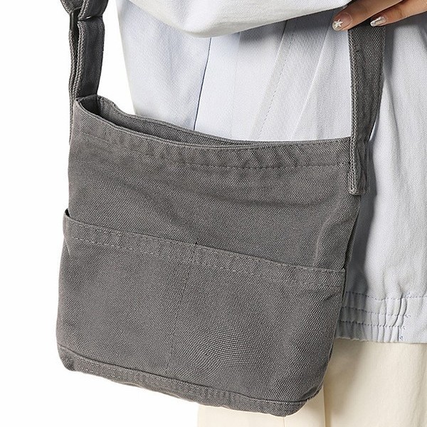 Japanese-style washed canvas crossbody bag 2025 new style ins casual, artistic and retro single-shoulder bag with large capacity tote bag Application Scenario