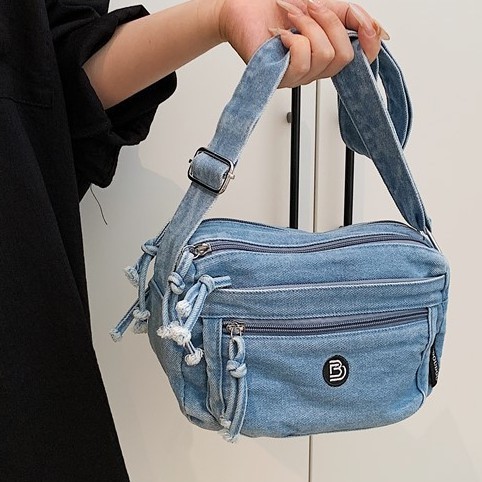 The new spring denim multi-layer fashionable and casual women's bag has sparked a cross-border trend. This single-shoulder crossbody women's bag Specification drawing