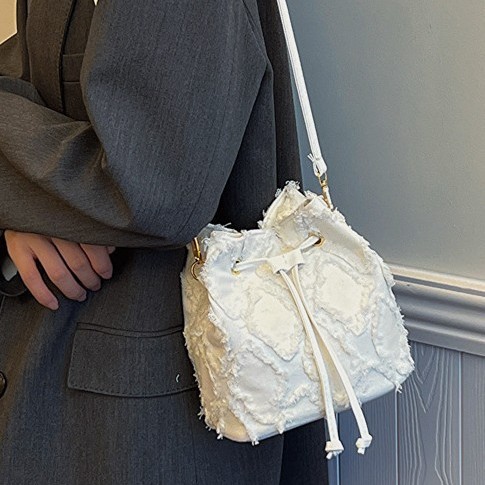 Denim diamond-patterned fashionable and casual single-shoulder bag for women, 2025 new style, personalized small change bag, trendy underarm bag details Picture