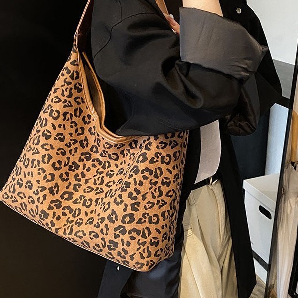 Retro tote bag for women, 2024 new Korean version leopard print commuter bag, fashionable large-capacity single-shoulder bag, underarm bag details Picture