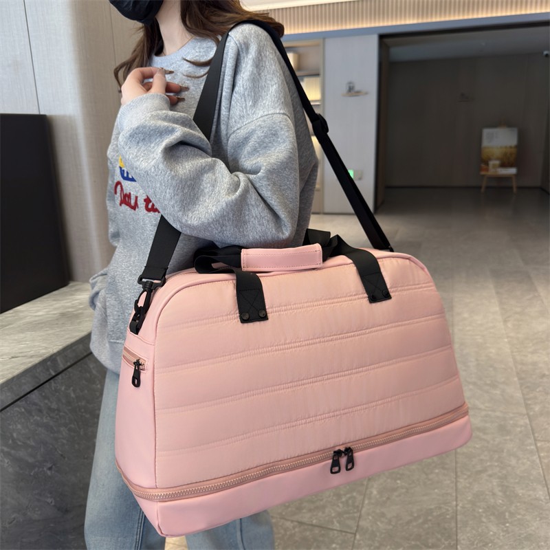 2025 New sports and fitness bag with dry and wet separation, hand-held crossbody carry-on bag, large-capacity business trip storage luggage bag Application Scenario