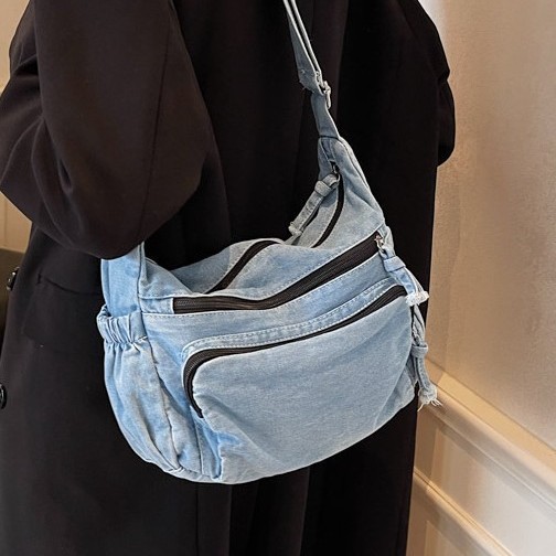 Retro and artistic denim messenger bag, campus style commuting crossbody bag, stylish and versatile, niche forest-themed single-shoulder bag full figure