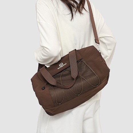 Trendy handbags for the 2024 autumn/winter season, featuring large capacity, high aesthetic standards, fitness bags, sports bags, hand-held outdoor travel bags details Picture