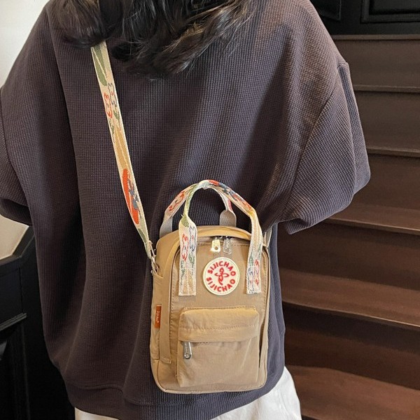 This is an Instagram-style campus casual small shoulder bag with a high level of appearance. It is a portable and lightweight single-shoulder bag with a girlish design Specification drawing