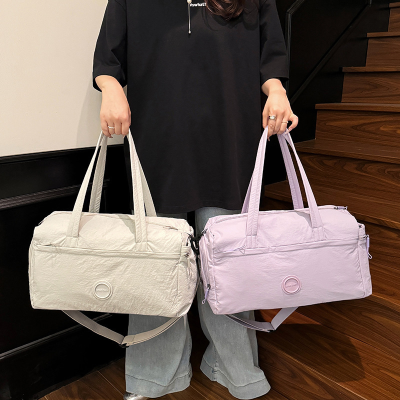 A large-capacity, lightweight and breathable fitness bag for women, a new type of cross-border hand-held travel bag with a handle and a short-distance storage bag for going out full figure