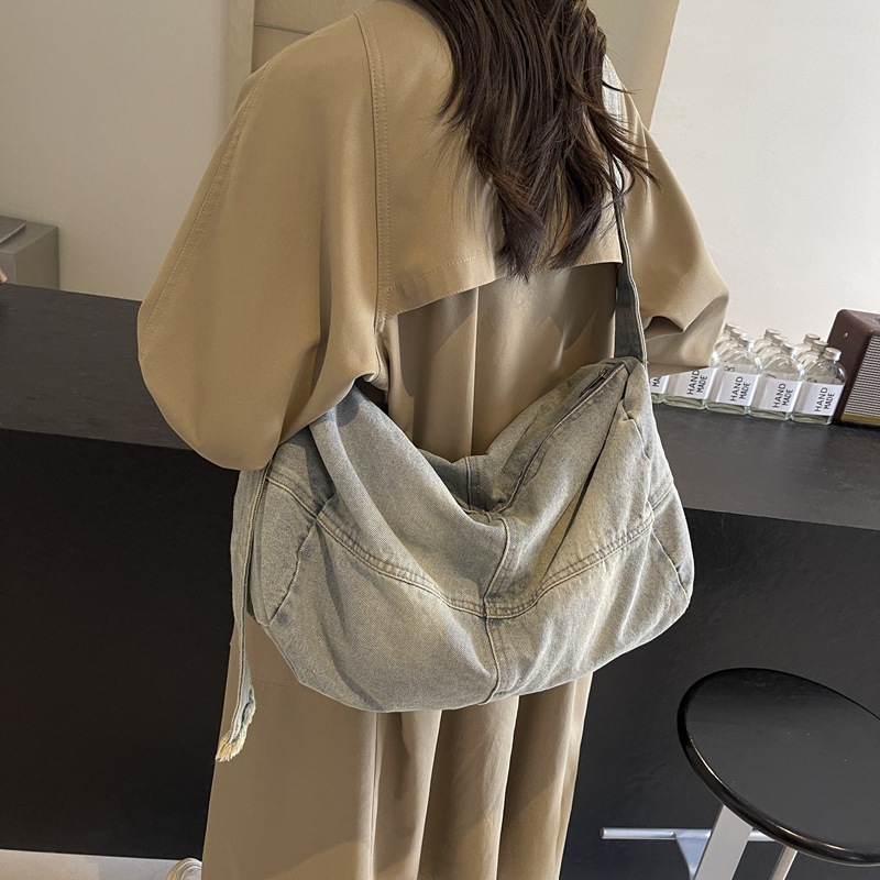 Japanese-style casual and laid-back canvas handbag, commuting, school, tutorial, travel crossbody bag, fashionable and versatile single-shoulder bag details Picture