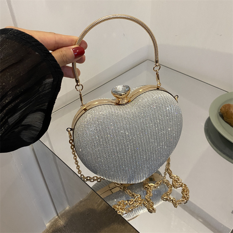 The new dinner party bag has a high-end and high-quality feel. It is a heart-shaped small bag for women, a versatile chain handbag, and can be carried diagonally on one shoulder details Picture