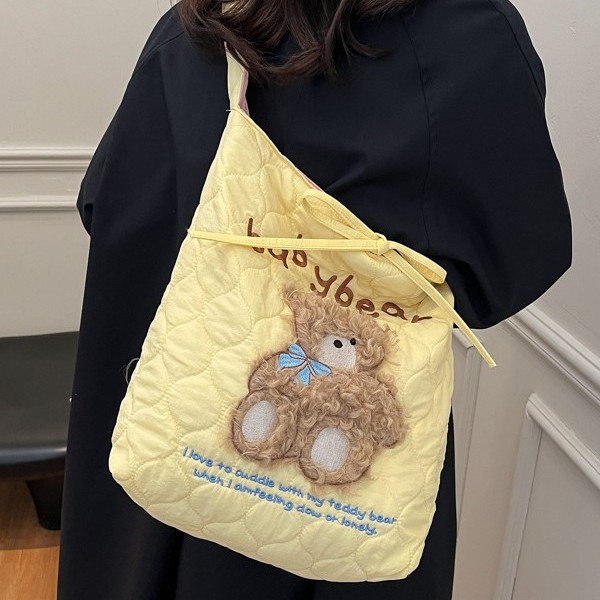 Korean-style cute embroidered pattern drawstring single-shoulder bag, simple and versatile, adjustable crossbody bag, school-style commuting bag Application Scenario