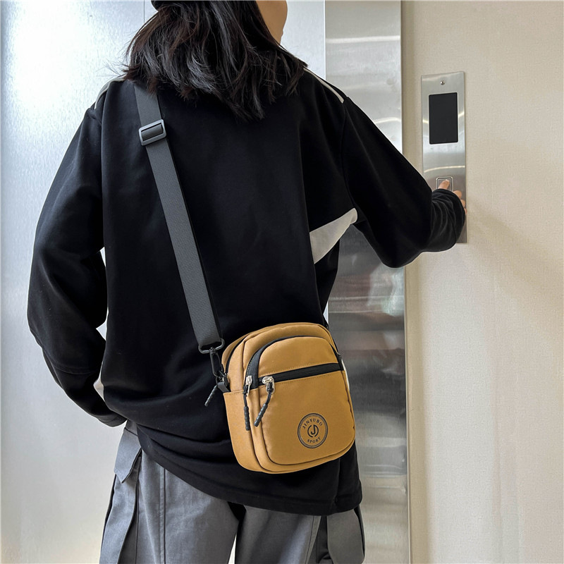 The new sporty and lightweight single-shoulder bag is a perfect match for ladies. It's a versatile bag for shopping, a mobile phone bag, a coin purse for street stalls and night markets, and a multi-functional backpack full figure
