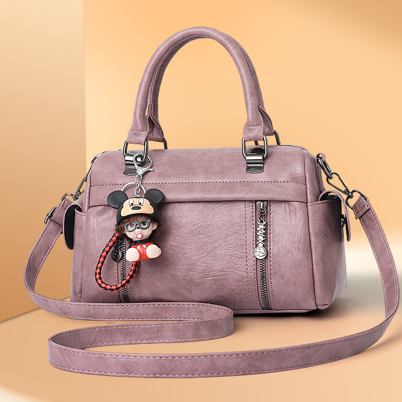 Retro motorcycle bag, hand-held women's bag, new women's single-shoulder crossbody bag, European and American washed motorcycle soft and trendy large bag consignment Application Scenario