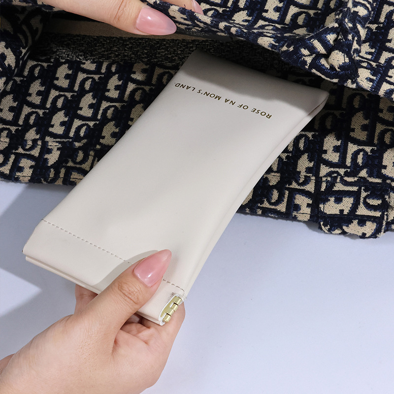 Eyeglass bag, sunglasses, men's and women's protection, portable pressure-resistant anti-myopia eye bag, automatic closing storage bag Application Scenario