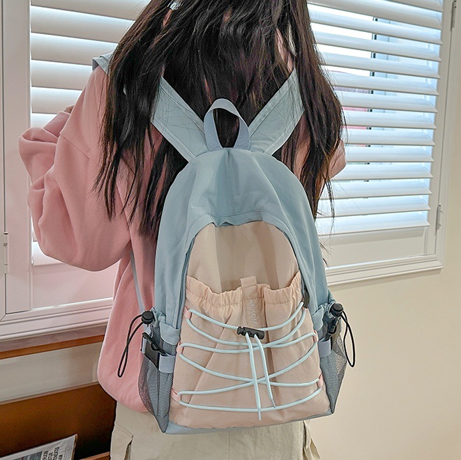 Color-blocking lightweight backpack for girls, large-capacity sports and outdoor hiking backpack, and trendy rope-wearing schoolbag for male college students full figure