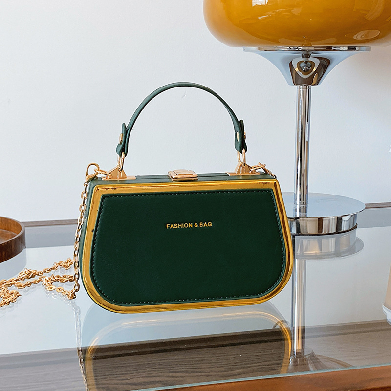 Chain box handbag, trendy, fashionable and simple shoulder bag, candy-colored crossbody bag, stylish and high-quality commuting bag full figure