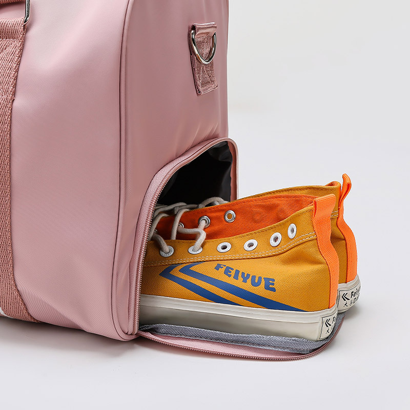 Dry-wet separation exercise yoga fitness bag, independent shoe compartment, hand-held travel bag with drawstring, large-capacity crossbody bag Application Scenario