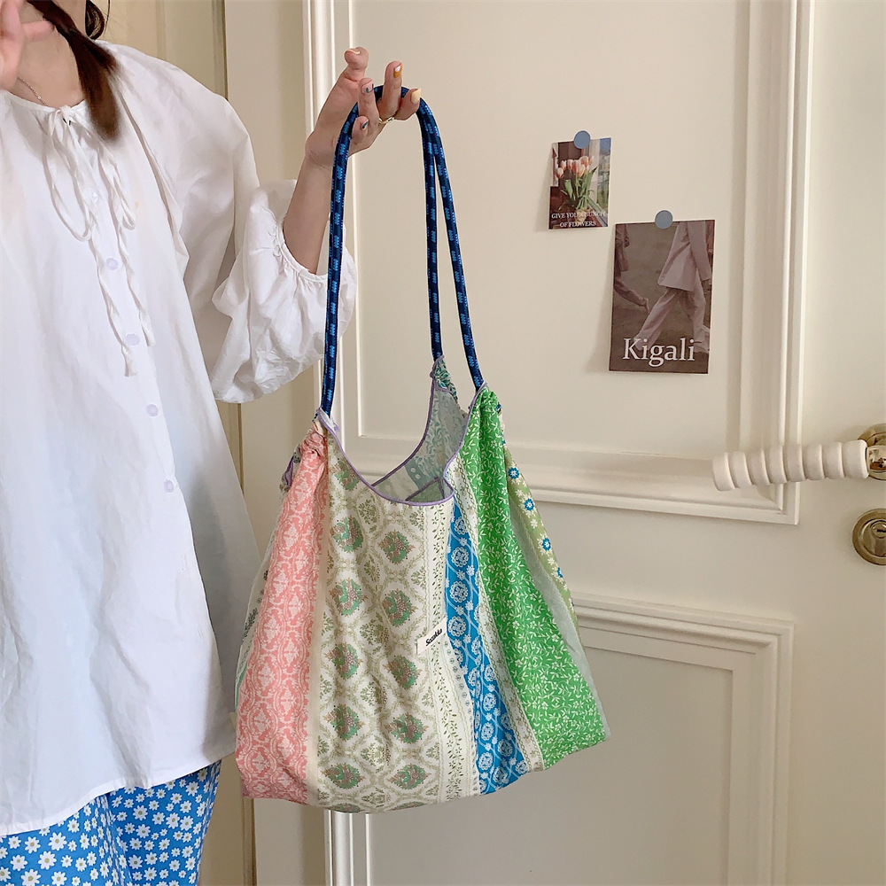 35243 Korean-style tote bag, large-capacity fresh floral women's commuter bag, single-shoulder bag, hand-held shopping bag, canvas bag full figure