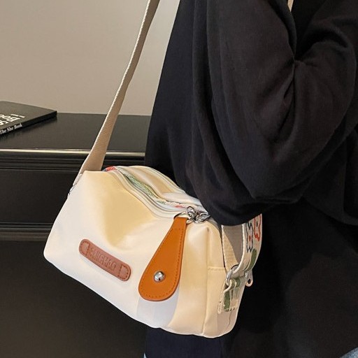 Spring New 2025 Fashion and simple design crossbody bag, fabric material, single-shoulder bag, trendy women's bag design full figure