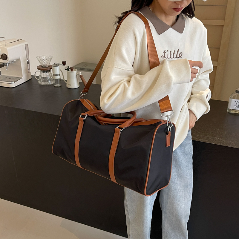 New large-capacity short-distance travel bags, fashionable fitness training bags for men and women, casual and lightweight crossbody carry-on bags Specification drawing