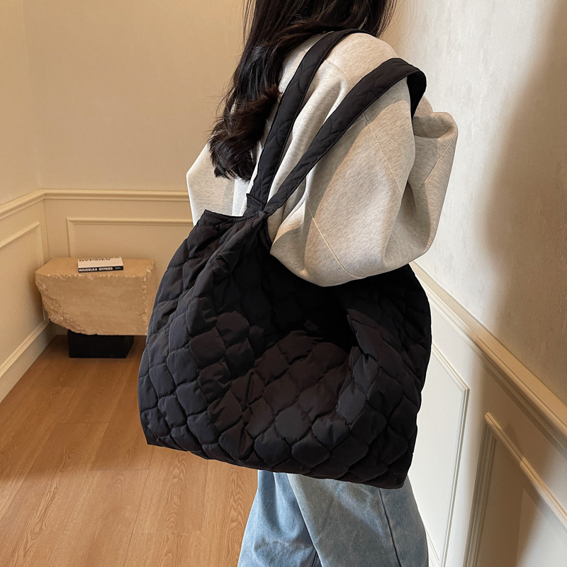 Cross-border casual and simple handbag, large-capacity fashionable commuter student tote bag, diamond-patterned embroidered thread, lightweight single-shoulder bag Specification drawing