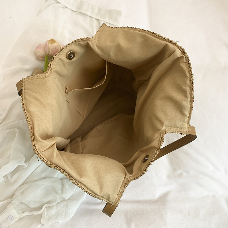 Summer 2025 Bohemian hand-woven straw bag, casual single-shoulder woven bag, beach vacation bag, tote bag Application Scenario
