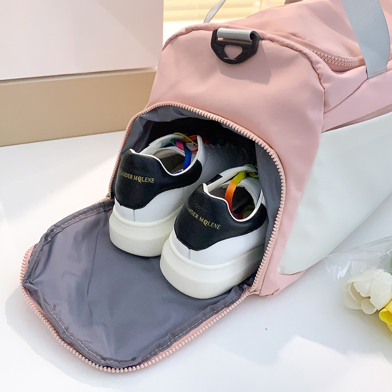 Backpack, large-capacity travel bag that can be pulled over a suitcase, fashionable water-resistant fitness bag, shoulder bag, luggage bag Application Scenario