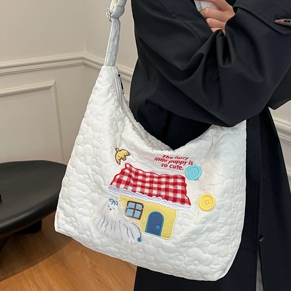 A new large-capacity fashionable nylon fabric bag for women, a versatile single-shoulder crossbody bag for autumn and winter, and a tote bag for school and commuting full figure