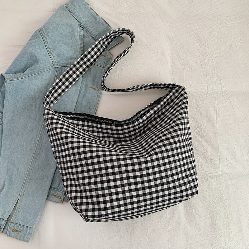 A large-capacity tote bag for college students commuting to class, a new 2024 style laid-back Instagram checkered artistic crossbody bag Specification drawing