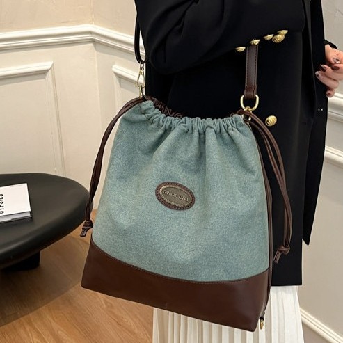 Casual commuting large-capacity bag 2024 new model women's backpack, multi-purpose single-shoulder crossbody bag, drawstring bucket bag Application Scenario