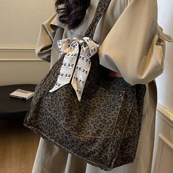 2024 New oversized leopard print tote bag, cross-border bestseller shopping bag, export large bag, bat bag, commuting canvas bag details Picture
