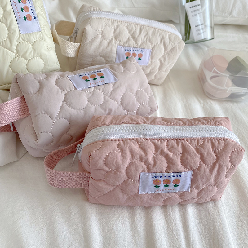 19283 Korean artistic pen case, ins Japanese quilted and embroidered flower storage and organization, canvas makeup bag, hand-held stationery details Picture