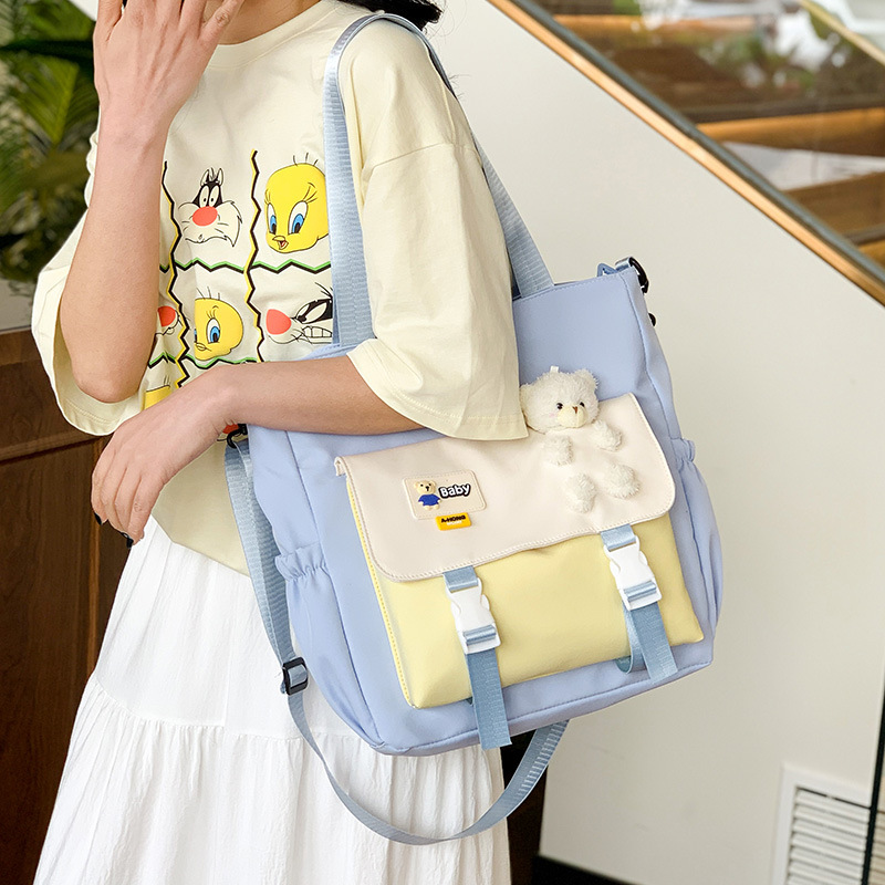 Large-capacity bag for girls, design sense, student class bag, casual and simple single-shoulder bag, color-blocking tutorial bag, tutorial bag for girls Application Scenario
