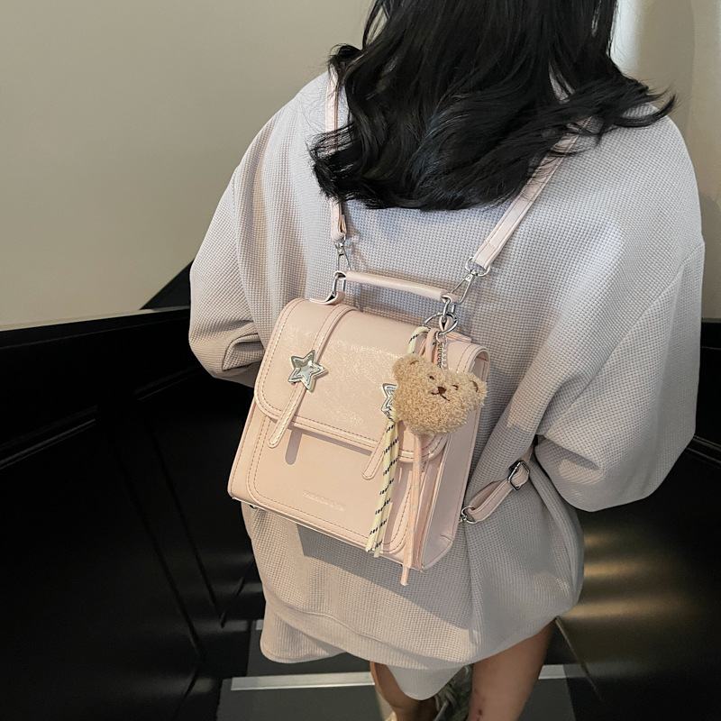 Korean-style fashionable patchwork handbag for women, 2025 new model, large-capacity, simple and multi-functional backpack for commuting to school Application Scenario