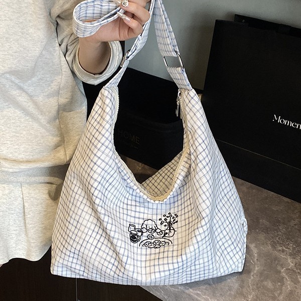 2025 New cute cartoon-embroidered little dog checkered school style single-shoulder canvas bag, large capacity lazy tote bag Application Scenario