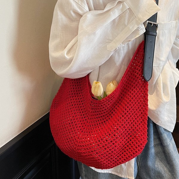 Women's casual large-capacity single-shoulder woven bag, new Spring/Summer 2025 hollowed-out tote bag, beach vacation bag for women Application Scenario