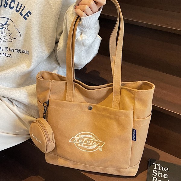 Corduroy bag for women, large capacity, 2024 new autumn and winter versatile shoulder bag, high-quality and high-end commuter tote bag Application Scenario