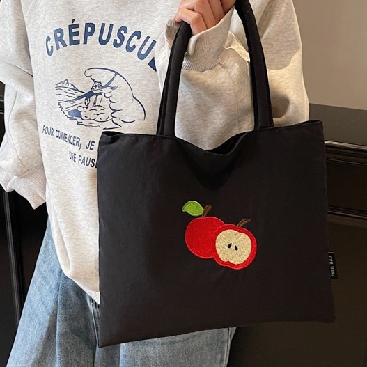 Korean style fashion design nylon tote bag 2025 New simple Apple single-shoulder bag casual girl shopping bag Application Scenario