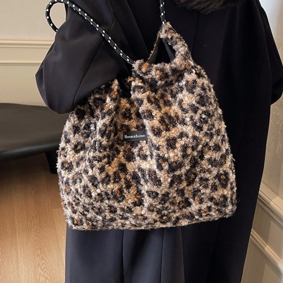 Winter fluffy bag for women, large-capacity 2024 new style, fashionable and simple single-shoulder bag, popular leopard print tote large bag Specification drawing