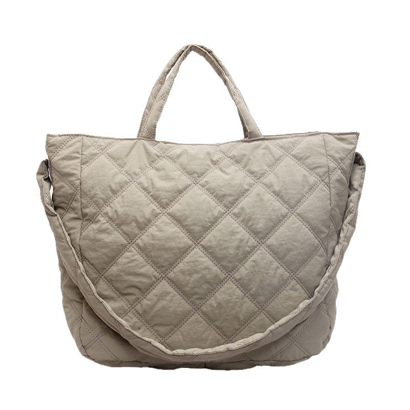 Korean women's autumn and winter cloud commuting large bag, unique and niche diamond-shaped large-capacity tote bag, retro crossbody bag Item Picture