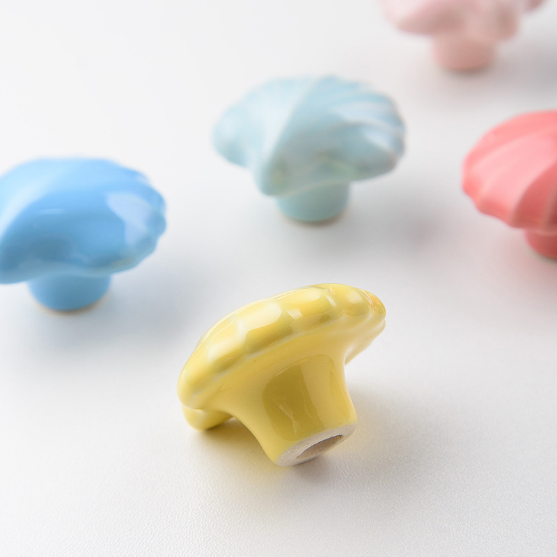 The manufacturer sells ceramic handles, Marine creative, simple and modern colored ceramic shell handles, cabinet doors, drawers and kitchen cabinets Application Scenario