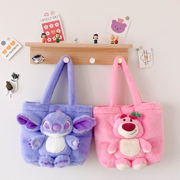 2023 Winter New large-capacity cute Pineapple Winnie Sweet girl single-shoulder bag, street versatile plush girls' bag Application Scenario