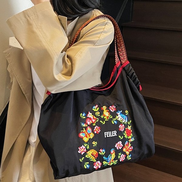 Japanese-style garland lightweight fabric bag, nylon embroidered eco-friendly shopping bag, single-shoulder bag, crossbody commuter tote bag for women full figure
