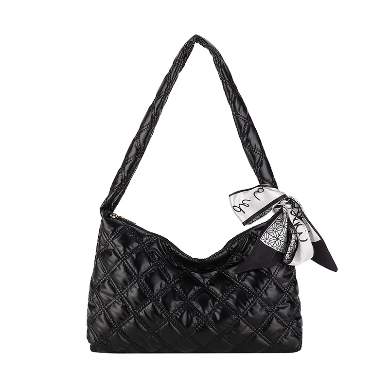 The simple diamond-shaped hand-held small square bag for women in 2025 is a fashionable and trendy single-shoulder bag with a versatile texture and is suitable for commuting under the armpits Item Picture