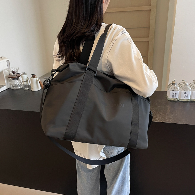 Wholesale of large-capacity short-distance travel bags for foreign trade leisure, new simple fitness bags, lightweight and versatile crossbody boarding bags Specification drawing