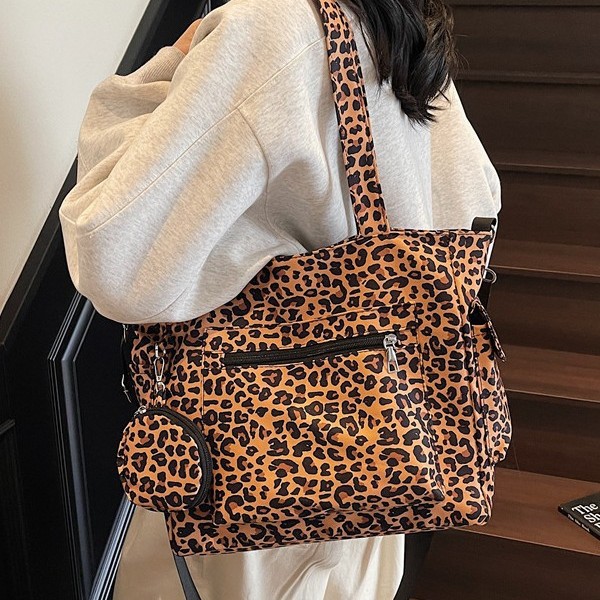 Fashion Women's Bag 2025 New Tote bag with leopard print and animal print, large-capacity single-shoulder hand-carry canvas shopping bag details Picture