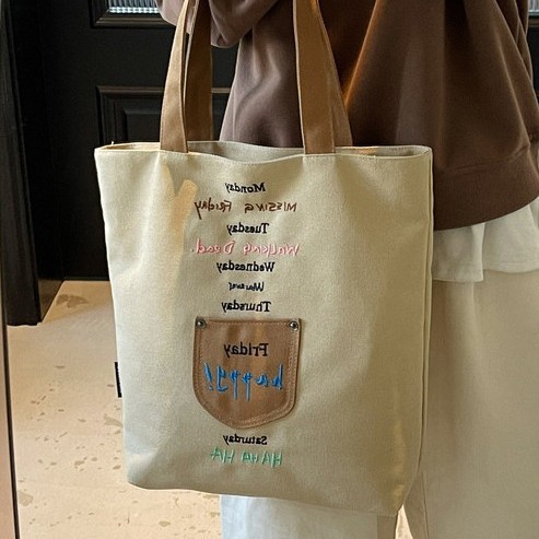 Korean fashion 2025 Spring New versatile large-capacity single-shoulder bag, color-blocking casual tote bag, student class bag Application Scenario