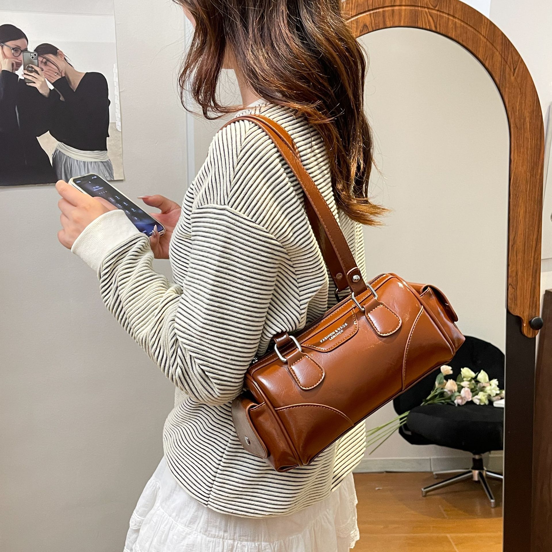 Cross-border retro hand-held pillow bag for women, new high-end, simple single-shoulder bag, fashionable and stylish commuting bowling bag Specification drawing