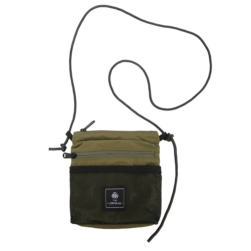 This unisex design phone bag is simple and cute. It is in a solid color, has a large capacity and is sturdy. It is a small square single-shoulder crossbody bag Item Picture
