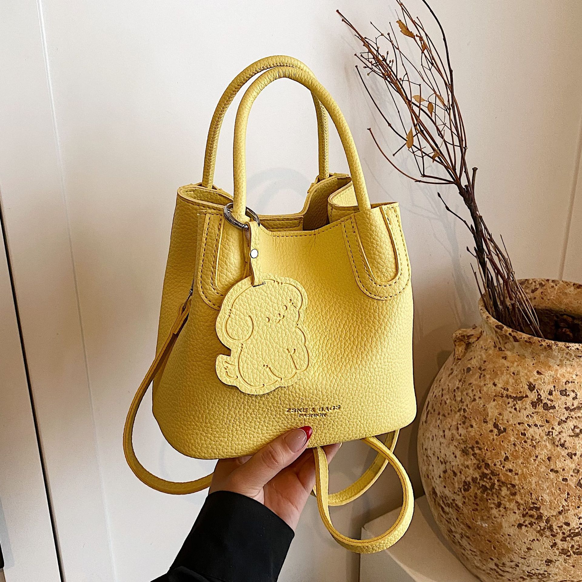 A high-end lychee pattern bag for women, a new summer 2025 trendy and versatile crossbody bag, a fashionable hand-held bucket bag full figure