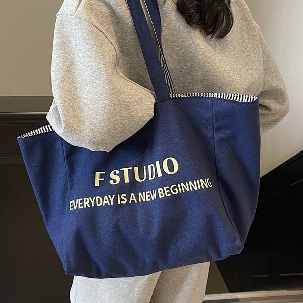 Summer colorful striped canvas bag for women, 2025 new double-sided single-shoulder tote bag, versatile letter tote bag Application Scenario