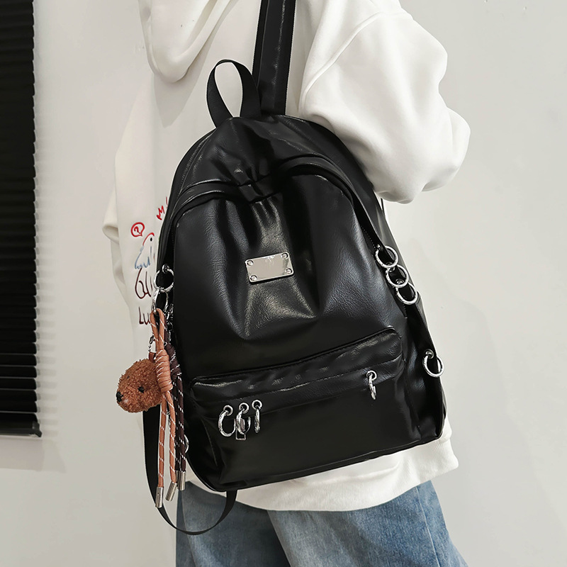 American retro punk cool rivet backpack, new autumn and winter large-capacity commuting computer backpack, school bag details Picture